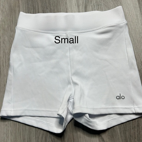 ALO Yoga Pants - ALO Yoga‎ Women's White Shorts
